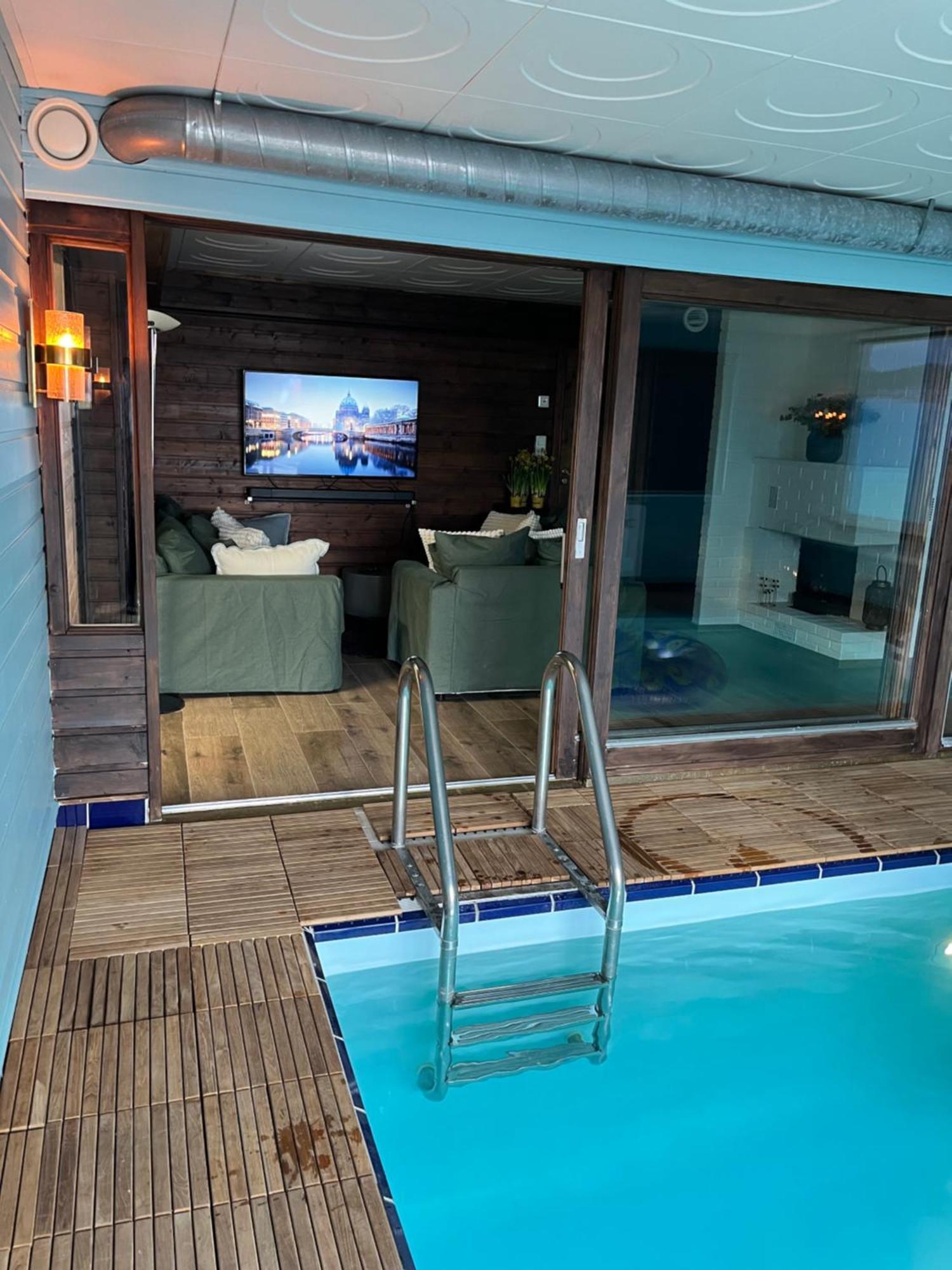 Enjoy And Swim *